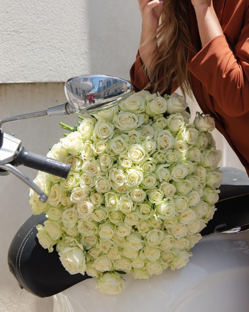 זר ורדים לבן ענק