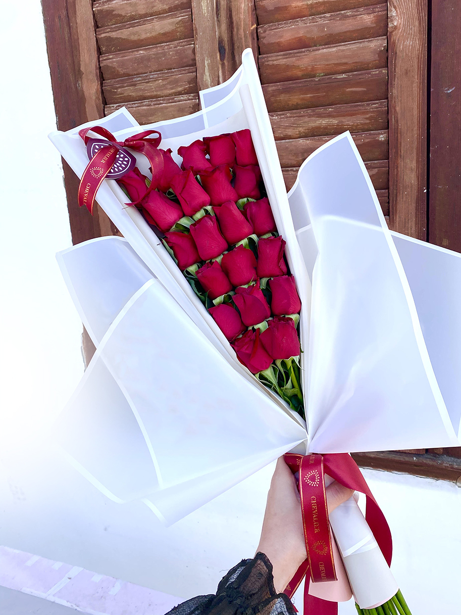 זר ורדים מדורג לבלי רד