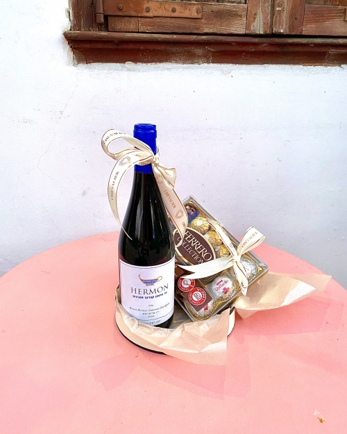 מארז יין אדום ושוקולד Ferrero Collection