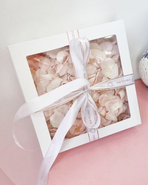 עלי כותרת לשושבינה